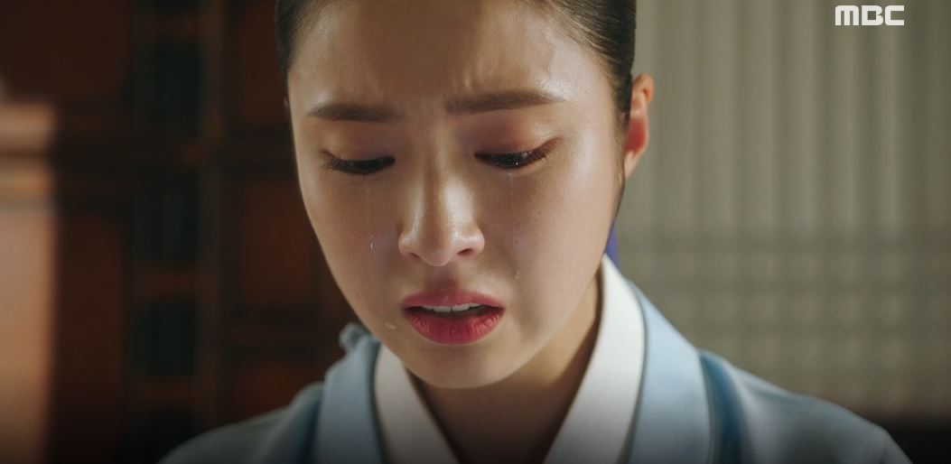 Shin Se-kyung poured tears into the comfort of Jung Eun-woo.On the 31st (Wednesday), MBCs tree mini series Na Hae-ryung (playplayed by Kim Ho-soo/directed by Kang Il-soo, Han Hyun-hee) was shown to warmly comfort the old Na Hae-ryung (Shin Se-kyung), which is saddened by Lee Lim.Earlier, Koo Na Hae-ryung had heard a severe scolding after he raised an appeal about corruption in the payment of green belts.Na Hae-ryung then went to the melt-down party and pressed her lips to hold back the burst of tears.Irim looked at Na Hae-ryung sadly and asked, What is going on?When Na Hae-ryung said, No, Irim approached her and said, Its okay to cry. No one will hear it.So it is okay to cry out loud and cry as much as you can. After Irim moved away, Na Hae-ryung finished the 10th time in a crying scene.Viewers are good at acting like I think I cried a lot here, I am a sympathetic girl, I like to give a word and leave the room, I must have been lonely in a place where no one is looking for Lee, Shin Se-kyung tears.I cried together, and ending with a good luck. On the other hand, Na Hae-ryung is a fiction drama about the first problematic woman () of Joseon and the full romance of the Phil of Prince Lee Rim, the anti-war mother solo.It is broadcast every Wednesday and Thursday at 8:55 pm.iMBC  MBC Screen Capture