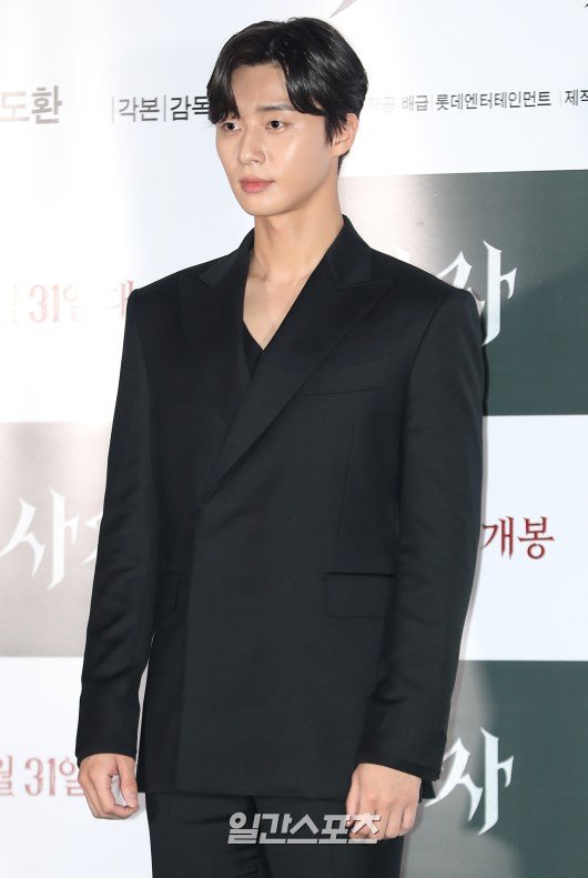 The VIP premiere of the Lion on the last 30 days was greatly noticed by the appearance of BTS.The entire Jamsil World Tower was shaken by the appearance of a world star that can not be seen well in the movie preview.Even in the murderous schedule across the border, Bü was dressed up to cheer up his best friend Park Seo-joon and stood in front of the photo wall.I even cried out.Another world star is Park Seo-joon, who is a Tottenham Hotspur player who is raising the status of Korean soccer in the name of Sony in England.He is one of Parks famous best friends. Son Heung-min recently posted a photo with Park Seo-joon through his SNS and posted an article called Coming Soon # Lion # Park Seo-joon.Son Heung-min is also a power influencer with tens of 2.9 million Followers, which has created as much hot publicity as a huge number of Followers.Park Seo-joons other support group is hiding inside the lion. Choi Woo-shik, who makes a special appearance as the bride Choi.After Park Seo-joon, who made a special appearance in Choi Woo-shiks film Psychic, who opened all the stories, Choi Woo-shik appeared in Lion in a considerable amount and was in charge of the cookie video of the movie.Park said, We did not talk or share something. I did not say, You are coming out because I do this.The Lion is a film about the story of martial arts champion Yonghu (Park Seo-joon) meeting the Kuma priest Anshinbu (An Sung-ki) and confronting the powerful evil (), which has confused the world.Park Seo-joon, who has been supported by boy friends, hopes that he will be able to ring the victory in the summer season theater.