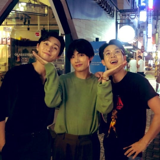 BTS Bü has stepped up as a promotional fairy for the movie Lion.On the 31st, Bü posted a photo of him on his official BTS SNS account with Actor Park Seo-joon and Choi Woo-shik, saying, I was troubled.He added the explanation: Lions Fighting.In the open photo, Bhu produced a pleasant atmosphere by supporting the face of Park Seo-joon and Choi Woo-shik with his palm.Park Seo-joon and Choi Woo-shik also looked cheerful with a bright smile.Park Seo-joon and Bue have been linked together on KBS 2TV Hwarang: The Poet Warrior Youth.Park Seo-joon and Bue boasted each others connections, and Park Seo-joon also promoted BTSs new news on the official Instagram.Park Seo-joon expressed his affection for the lion interview, saying that he was a heart-breaking brother about the buff.On the other hand, Lion is a film about the story of a martial arts champion who has lost his father when he was a child and has been intertwined with a Kuma priest from the Vatican after an unknown wound was caused by a martial arts champion who had only distrust in the world.Director Kim Joo-hwan and Park Seo-joon, who mobilized 5.65 million viewers in the 2017 film Youth Police, met again.Park Seo-joon has begun a new character transformation by breaking down into a martial arts champion who faces evil.The character, which takes off the existing bright and pleasant image and keeps the wound in the strong appearance, is digested with more mature Acting.It was released on the 31st.BTS BUY, Park Seo-joon and KBS 2TV Hwarang: The Poet Warrior Youth relationship Park Seo-joon starring movie Lion promotional film Lion VIP premiere