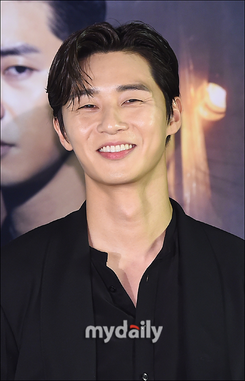 Actor Park Seo-joon ranked first in the advertising model selected by consumers in the 2018 Consumer Behavior Survey (MCR) conducted by the Korea Broadcasting Advertising Promotion Agency (KOBACO, President Kim Gi-man) last year.This year, it is also being used as a model in various cosmetics, telecommunications, and food and beverage industries.The movie Lion is a work of Occult material that has recently increased, and it is about Park Seo-joon (Yonghu), who was a martial arts player, meeting Ahn Sung-ki (Anshinbu) of Kumasaje and confronting a group of evil, led by Woo Do-hwan (Jisin).The netizens responded in various ways, such as Udohwan, Park Seo-joon, and Ahn Sung-ki are so well balanced and Park Seo-joon is so excited.Among them, Park Seo-joon is interested in showing the figure of the martial arts player and the bride in the priests uniform.According to the survey, entertainers who have become issues in movies and Dramas tend to have a high preference for advertising models that year.This years advertising model ranking will be announced through the Kobaco Statistical System along with the results of the 2019 Consumer Behavior Survey (MCR) in December.