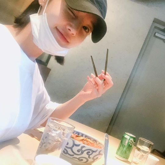 Nam Gyu-ri, an actor from the group Seaya, boasted a refreshing beauty.Nam Gyu-ri posted a picture on his instagram on July 31 with an article entitled Thinking about Champon a few days ago.Inside the photo was a picture of Nam Gyu-ri with chopsticks while wearing a mask; Nam Gyu-ri winks at the camera with Champon in front of him.Nam Gyu-ris fresh beauty catches the eyeThe fans who responded to the photos responded such as cute and beautiful, delicious, pretty food.delay stock
