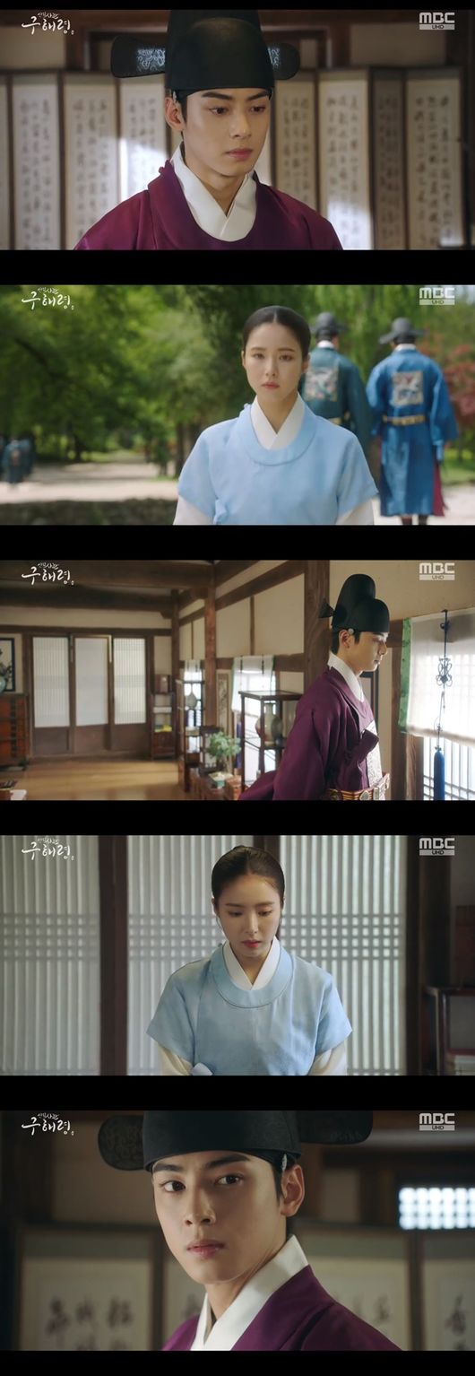 Shin Se-kyung faced Prince Jung Eun-woo.In the MBC drama Na Hae-ryung, which was broadcast on the 31st, Na Hae-ryung showed the appearance of Lee Lim (Jung Eun-woo) in the green hall.Na Hae-ryung faced Lee Rim in an empty suit. They looked at each other with strange eyes. Lee Rim said, Sejo of Joseon Lee Rim.Na Hae-ryung whispered, I wish I hadnt.Yesterday, I had to rush out because of the circumstances, said Irim. Sejo of JosonMama.I am seeing Mama as a military officer now. Na Hae-ryung in the melt-down party began to write down every single action of Irim, who asked, Im just looking at books and what are you writing so much about?I can not tell you what is happening, said Na Hae-ryung.Irim asked, I have to say, Na Hae-ryung, a sinner who pretended to be a fake plum, deceived the people and sneaked into the meltstone.The time bell rang and Gu Na Hae-ryung stood up. Irim stopped the old Na Hae-ryung and said, Didnt you say you had something to say?I didnt know it was Sejo of JosonMama, would you like an apology? Irim said. I wanted to say thank you.I do not know why you were there last night, but I wanted to say thank you for not turning away from me. I did not have to apologize because I deceived you first.Lets end the bad relationship between us at this point, he said.I thought I might be a friend, said Na Hae-ryung. I do not think it is good to start, but I would like to have one person who can be comfortable in this wide palace.I thought so. Why did not you tell me before? On the other hand, Na Hae-ryung witnessed the unfair payment of the greenbelt and raised the appeal, but only the scolding was drawn.