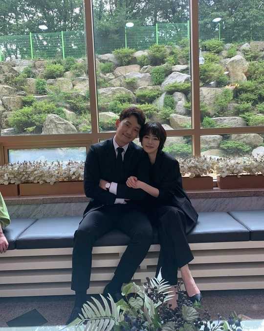 Actors Rain and Lim Ji-yeon showed off their perfect chemistry during the drama shoot.Lim Ji-yeon posted two photos on Instagram on the afternoon of August 1, along with an article entitled Re-winning #Welcome2Life.The photo shows Lim Ji-yeon, Rain, with a friendly shoulder and arms folded.The two will appear on MBCs new monthly drama Welcome2Life (playplayplayplay by Yoo Hee-kyung/director Kim Geun-hong), which will be broadcast for the first time on the 5th.Welcome2Life is a romantic comedy investigation drama in which a lawyer, Bad Police, who was only pursuing his own gain, was sucked into a parallel world in an accident and opened with a rigid test.Rain is divided into Bad Police lawyer Lee Jae-sang, who was sucked into another parallel world in a moments accident and lived his second life as an upright prosecutor.Lim Ji-yeon is Lee Jae-sangs old girlfriend in Reality World, but Lee Jae-sangs wife in Parallel World, Racion.hwang hye-jin