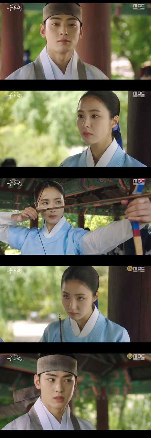 Shin Se-kyung and Jung Eun-woo played in a bow-shooting match, and Shin Se-kyung won a landslide.On that day, Na Hae-ryung faced Daewon Daegun Yirim (Jung Eun-woo) as a vice minister.When he learned of Irims identity, he kept his cool, drawing a line.The next day, Irim expected another Na Hae-ryung, but Oh Eun-im (Lee Ye-rim) came to the rust-saw party and Na Hae-ryung went to Lee Jin (Park Ki-woong).Today, I have a book to see, so dont worry too much and stay comfortable, Lee Jin said.Lee Jin, who read the book, asked Na Hae-ryung for his best wishes. Lee Jin worried, How was the Daewon army?The Daoyuan army has only seen bookwork all along, said Gu Na Hae-ryung, a child who is hard to get close to a person.Please understand if you make Ada Lovelace uncomfortable, he said.Lee Jin then suddenly called Lee Lim and started archery; Lee Jin said, Its cool and good to shoot a bow in the past. Lee Lim prepared to shoot a bow.Then Hussambo (Sung Ji-ru) pressed, Ada Lovelace are watching, so you have to do well. Irim shot a bow, nervous that Koo was watching him.But the bow didnt even go to the target. Its not usually hard to shoot, but the arm is important and the bow is important.I do not know if I can shoot myself. If I succeed in the bow, I will give you the authority to laugh at me. Na Hae-ryung confidently pulled out the bow and shot it. The bow hit. Lee Jin admired it, saying, You had a bower hidden in your ground.I enjoyed it lightly as a hobby while I was a child in Yeongyeong, said Koo, who was angry at the shame.Its Ada Lovelace you picked, and you have to be brilliant to see it work hard, Lee Jin said.Na Hae-ryung came to Irim. Na Hae-ryung asked, Mahma said you picked me, what does that mean?Lee said, If I had the authority to pick Ada Lovelace, you would not have been here.I just said one thing: I told him to pick him if he had a strange GLOW like bulls and guts like longevity, Irim said.So, whats the odd GLOW like a bull and a long-lived gut? asked Na Hae-ryung, who went into the melt-down hall, laughing at Na Hae-ryung.