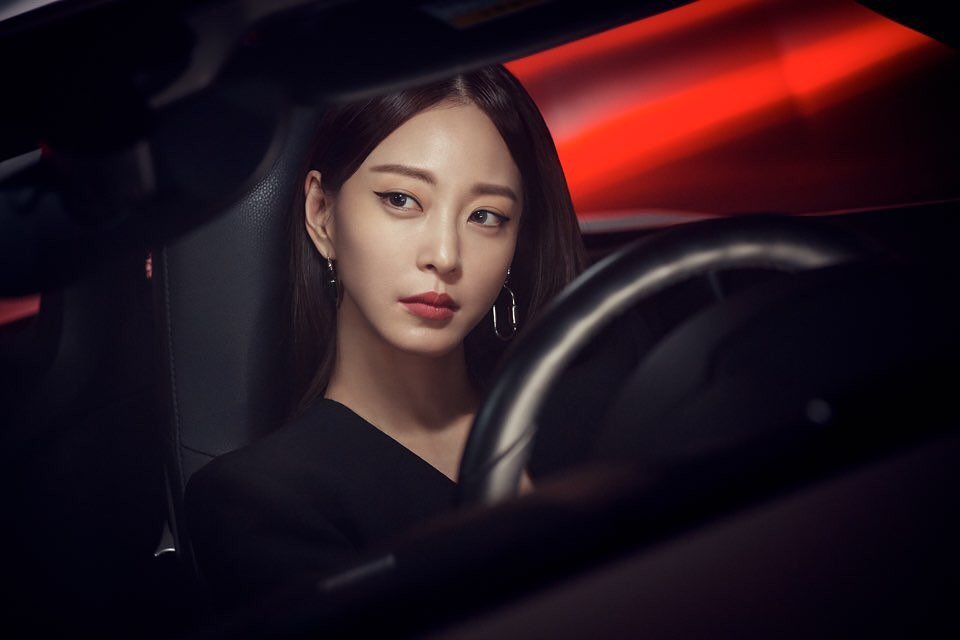 Han Ye-seul showed off her still national treasure beautyOn the first day, Han Ye-seul posted a picture on his instagram.Han Ye-seul, pictured, is in the car and looking somewhere in a ruthless look, her dark rose lips drawing attention in her all-black attire.Han Ye-seul appeared in the SBS drama Big Issue, which ended in May.Photo = Han Ye-seul Instagram