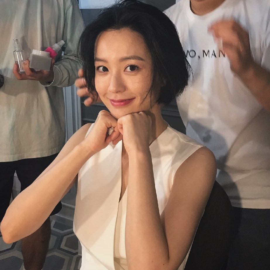 Jung Yu-mi is back as a one-shot goddess.On the 1st, Jung Yu-mi posted a picture on his instagram.In the photo, Jung Yu-mi is smiling at the camera while wearing a white dress and holding his chin with both hands.Jung Yu-mi tagged a cosmetics brand on the picture.Kim Ji-young, who was born in 1982, is scheduled to open in the second half of this year.Photo = Jung Yu-mi Instagram