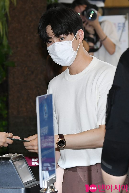 The group EXO Suho is leaving for Japan via Gimpo International Airport on the afternoon of the 2nd to attend the SMTOWN LIVE 2019 in TOKYO schedule.