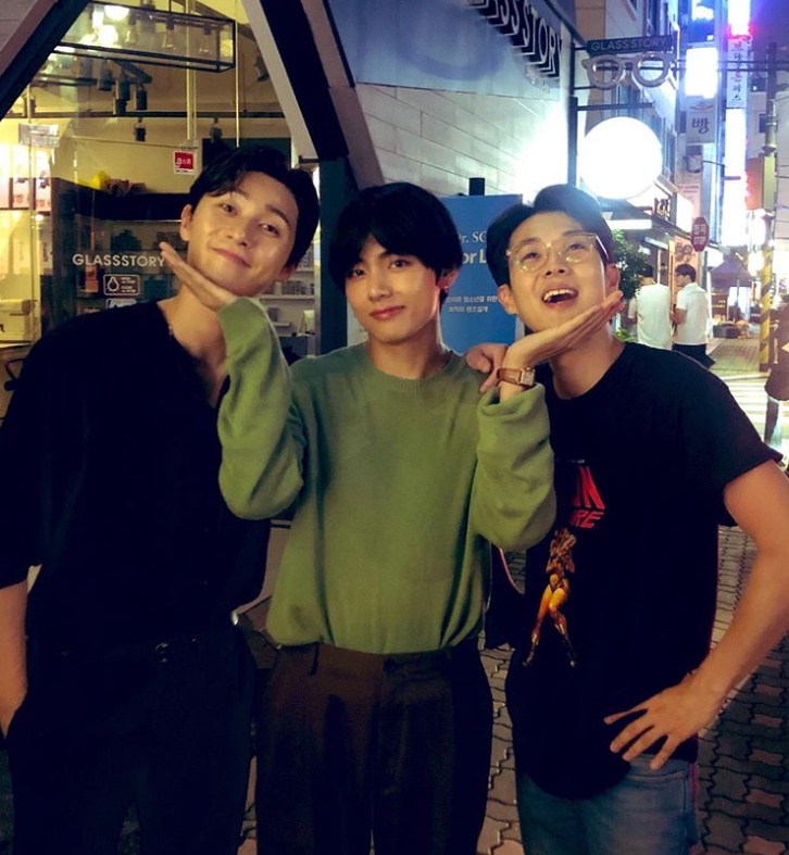 BTS BUY released a certification shot with Actors Park Seo-joon and Choi Woo-shik.On the 2nd, Bhu posted a picture on his instagram with an article entitled I was troubled ~ Ugauga # Movie Lion Fighting.The photo shows Park Seo-joon, Bhu, and Choi Woo-shik standing side by side on the street. Bhu is showing a charming pose by completing the calyx between Park Seo-joon and Choi Woo-shik.Park Seo-joon, Bhu and Choi Woo-shik are famous for their best friends in the entertainment industry, such as being caught in the swimming pool together. Bhu and Choi Woo-shik attended the VIP premiere of the movie Lion on the 30th and cheered on Park Seo-joon.Meanwhile, Lion (director Kim Joo-hwan), starring Park Seo-joon, Ahn Sung-ki, and Woo Do-hwan, draws a story of martial arts champion Yonghu (Park Seo-joon) meeting the Kuma priest Anshinbu (Ahn Sung-ki) to confront the powerful evil (), which has confused the world.It was released on the 31st and is being praised.