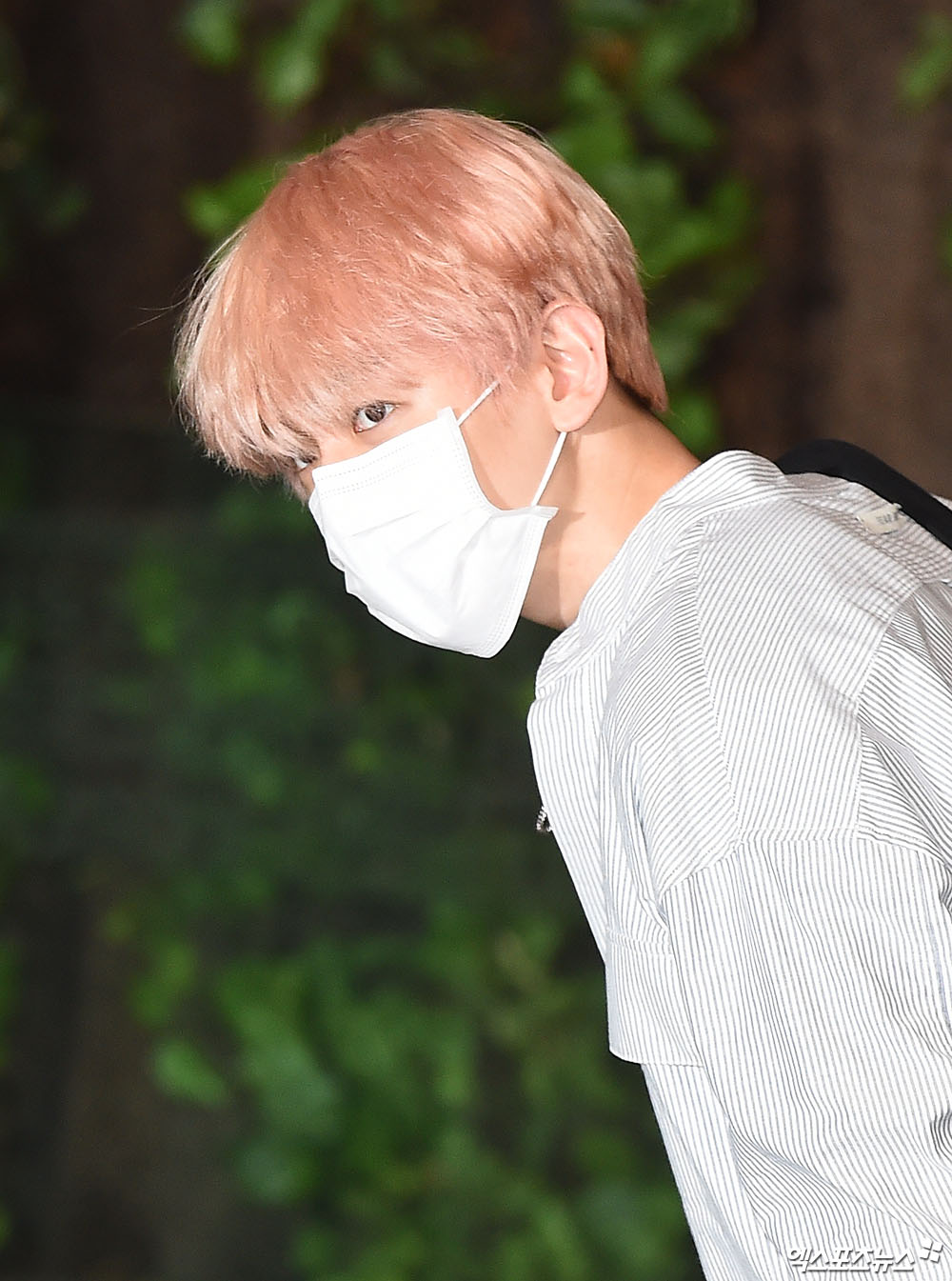 Group EXO Baekhyun left for Japan through Gimpo International Airport on the afternoon of the afternoon of SMTOWN LIVE 2019 in TOKYO.