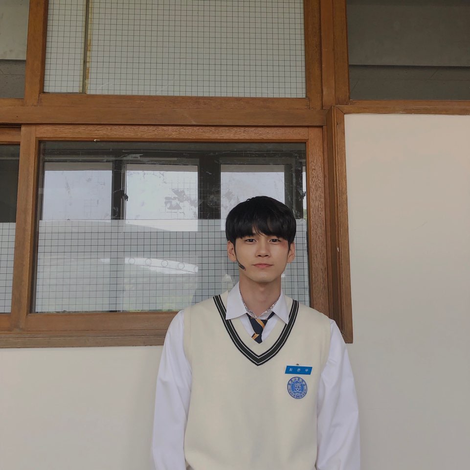 Ong Seong-wu showed off his boyishness in a school uniform.On the 2nd, Ong Seong-wu posted several photos on his instagram.The photo he released is his own in a school uniform in JTBCs drama Eighteen Moments, and he took pictures in various places in the background of the school.Ong Seong-wu, who dressed up as a setup during shooting, still boasts a warm visual.When the photos were released, fans also responded in various ways such as I am warm, I will walk only on our way to the runners and I will support the voice actor.On the other hand, Ong Seong-wu plays Choi Jun-woo in 18 Moments.Photo = Ong Seong-wu Instagram