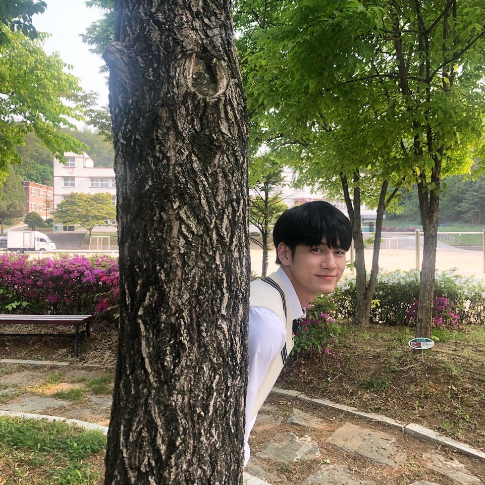 Ong Seong-wu showed off his boyishness in a school uniform.On the 2nd, Ong Seong-wu posted several photos on his instagram.The photo he released is his own in a school uniform in JTBCs drama Eighteen Moments, and he took pictures in various places in the background of the school.Ong Seong-wu, who dressed up as a setup during shooting, still boasts a warm visual.When the photos were released, fans also responded in various ways such as I am warm, I will walk only on our way to the runners and I will support the voice actor.On the other hand, Ong Seong-wu plays Choi Jun-woo in 18 Moments.Photo = Ong Seong-wu Instagram