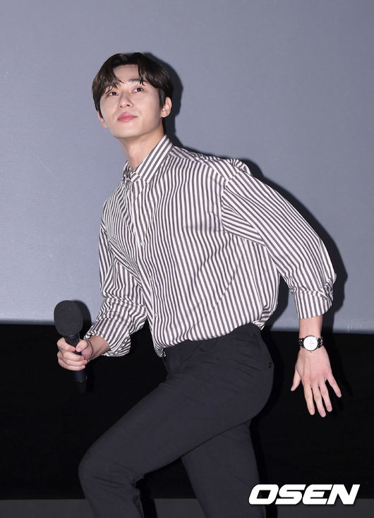 On the afternoon of the 3rd, the movie Lion (director Kim Joo-hwan) stage greeting was held at CGV Wangsimni in Seongdong-gu, Seoul.Actor Park Seo-joon is on stage.