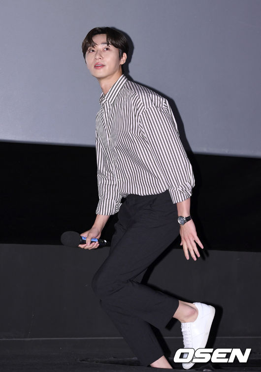 On the afternoon of the 3rd, the movie Lion (director Kim Joo-hwan) stage greeting was held at CGV Wangsimni in Seongdong-gu, Seoul.Actor Park Seo-joon is on stage.