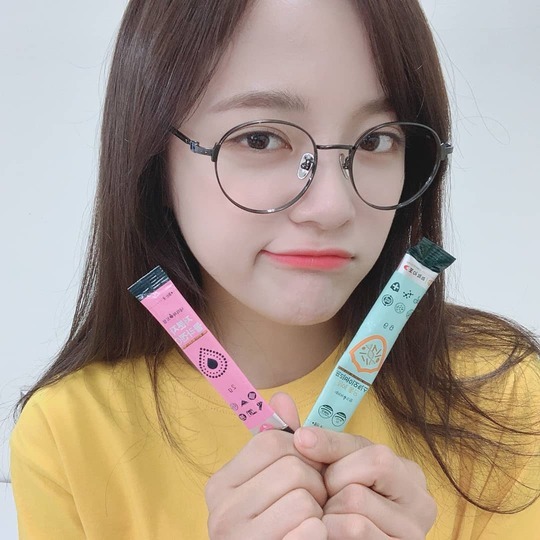 Group Gugudan member Se-jeong boasted fresh visuals.The cleaning posted a photo on August 4th on the official Instagram of the club.The picture shows a picture of a cleaning winking at the camera, and the white-green skin without any blemishes makes her beauty look better.The fans who responded to the photos responded I want to see, I love you and It is so beautiful.delay stock