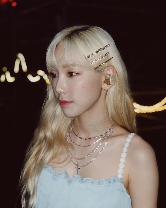 Taeyeon, leader of the group Girls Generation, boasted a pure beauty.Taeyeon posted several photos on his instagram on August 6.The picture shows Taeyeon in a blue sleeveless dress, and Taeyeons white-green skin without any blemishes catches her eye.Taeyeons dreamy eyes and stiff nose make her beauty more prominent.The fans who responded to the photos responded I love you, I marry you, I thought you were a real fairy.delay stock