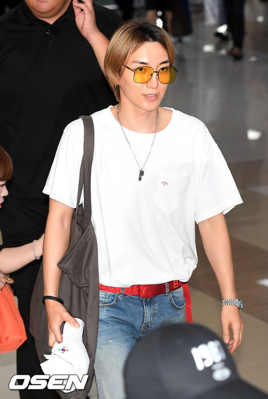 On the afternoon of the 6th, the group Exo arrived at Gimpo International Airport in Gangseo-gu, Seoul after completing the performance of SM Town Live 2019 in Tokyo (SMTOWN LIVE 2019 IN TOKYO).Super Junior Leeteuk passes through the entry hall