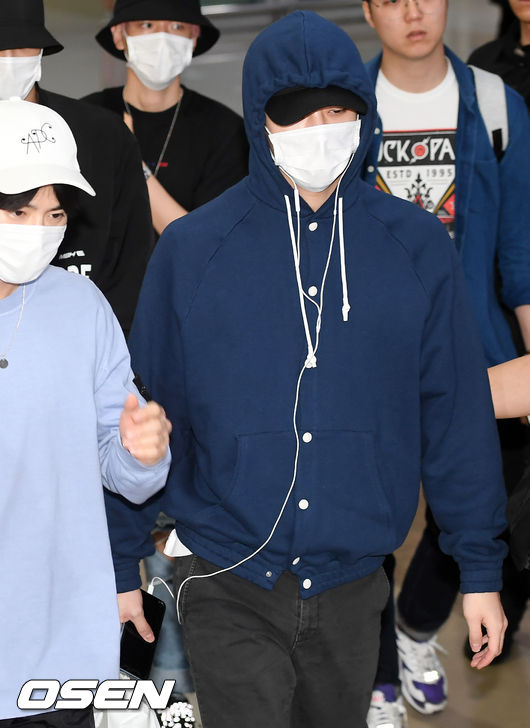 On the afternoon of the 6th, the group EXO arrived at Gimpo International Airport in Gangseo-gu, Seoul after completing the performance of SM Town Live 2019 in Tokyo (SMTOWN LIVE 2019 IN TOKYO).EXO Sehun passes through the entry hall