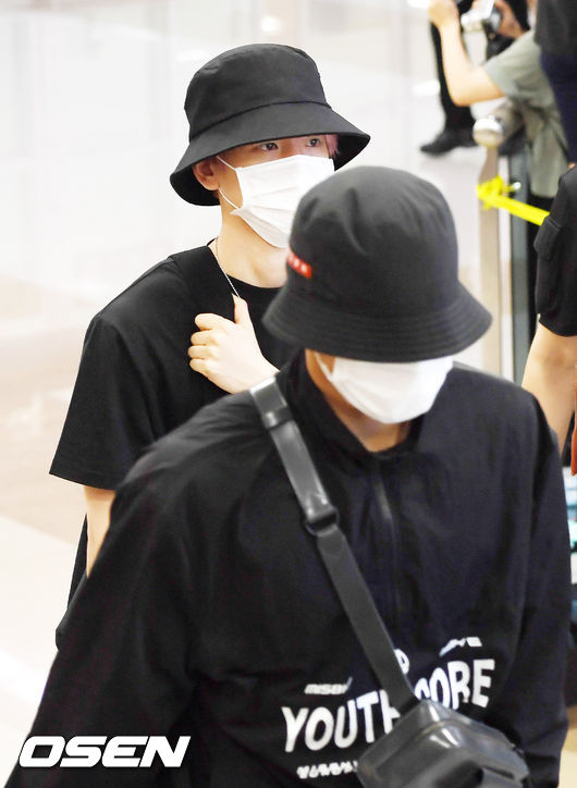 On the afternoon of the 6th, the group EXO arrived at Gimpo International Airport in Gangseo-gu, Seoul after completing the performance of SM Town Live 2019 in Tokyo (SMTOWN LIVE 2019 IN TOKYO).EXO Baekhyun and Kai pass through the entry hall