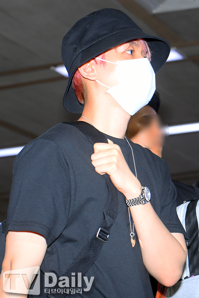 EXO Baekhyun is arriving at Gimpo International Airport on the afternoon of the 6th after the SM Town Live 2019 in Tokyo concert.SM Town Entry