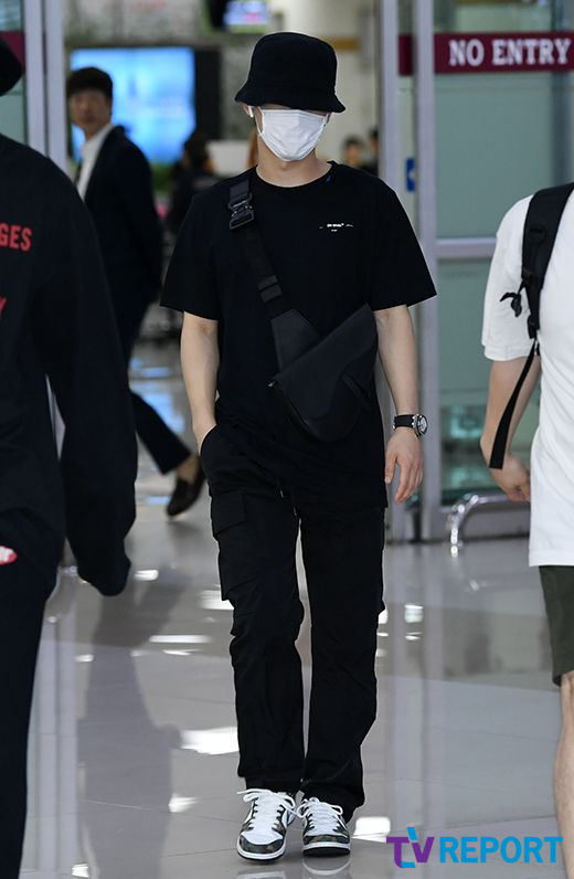 Chen of the group Exo returned home through Gimpo International Airport after finishing the concert in Japan on the afternoon of the 6th.