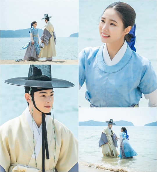 In MBCs Na Hae-ryung, Shin Se-kyung and Jung Eun-woo were spotted dating by the beach.The two men and women who are smiling innocently facing each other are full of refreshment.In the 11-12th episode of the new cadets Na Hae-ryung, Na Hae-ryung and Lee Lim (Jung Eun-woo) came close to each other with a favorable feeling.Irim, who secretly took Na Hae-ryung, informed the beginning of pink romance, and the romance airflow was suddenly caught up with skinship such as back hug and first sleeping.Na Hae-ryung and Irim are laughing at each other in the photo released on the 7th.Na Hae-ryung with a clear smile without a tee and Lee Rim, who smiles brightly, are like any couple enjoying a date.Na Hae-ryung and Irim are throwing off their barges and shoes, stepping on the beach white sand, and entering the sea together.Na Hae-ryung and Irim face each other out of everything tied up on the beach, said the production team of the new employee, Na Hae-ryung.The two will learn more about each other through this beach date and will be closer. The 13-14 episode of the new employee, Na Hae-ryung, will air today (7th) at 8:55 p.m.