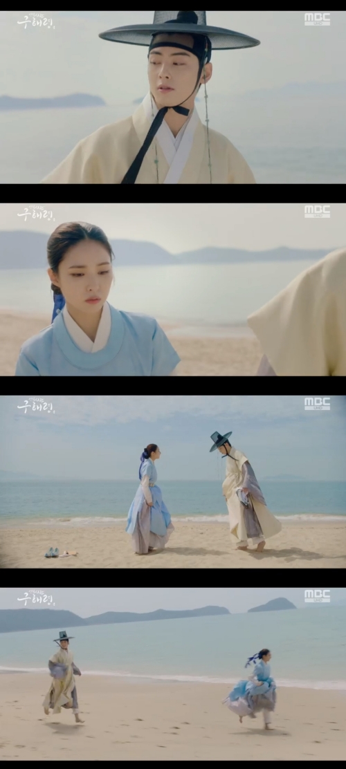 Na Hae-ryung, Jung Eun-woo and Shin Se-kyung enjoyed a beach date.In the 13th episode of the MBC drama Na Hae-ryung, which was broadcast on the 7th, Lee Lim (Jung Eun-woo) pulled out Na Hae-ryung (Shin Se-kyung) as an excuse to go undercover.On this day, Na Hae-ryung was surprised to walk on the beach without anyone, saying, Why did you bring her out? Write something down?I am very tired of walking from Hanyang for two nights and three days, and I am going to go to the idle undercover alone, said Na Hae-ryung.Then Irim said, Wait a minute. Actually, I have never been to the beach before.I wanted to see the sea for a long time, but I wanted someone to be around at this good moment. Na Hae-ryung sank down on the sand and took off his gods. He told Irim, Take it off. You said it was your first time.Do not look at it with your eyes, do not you have to remember all of it with your fingertips? He walked along the beach with Irim and dipped his feet in the water.