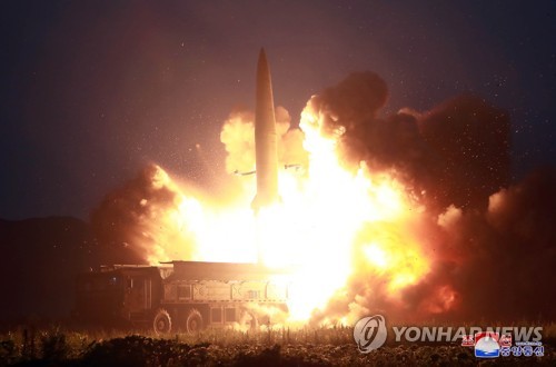 북한, 신형전술유도탄 발사 (평양 조선중앙통신=연합뉴스) 김정은 국무위원장이 지난 6일 새벽 신형전술유도탄 발사를 참관했다고 조선중앙통신이 7일 보도했다. 사진은 신형전술유도탄 발사 모습. 2019.8.7      [국내에서만 사용가능. 재배포 금지. For Use only in the Republic of Korea. No Redistribution] photo@yna.co.kr