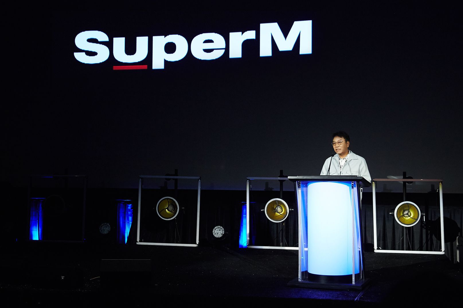 SM Chairman Lee Soo-man announced the new challenge as a producer at the Capitol Congress 2019 at the United States of Americas Arkwright Theater on the 7th (local time).SuperM, which consists of seven outstanding The Artists, will show differentiated music, he said. We will show the core value of visual K-pop, such as performances and fashion, which are different from the members outstanding dance, vocals and rap skills.In particular, he emphasized SM Music Performance (SMP).We have created a system that casts, trains and debuts the artists, and have built them as the best system for the best results for many years, SuperM said. SuperM is the result of SMP philosophy, a comprehensive art content.I am confident that it will give me a bigger surprise than expected. SM has taken a safe path: a member-building that naturally attracts K-pop fans from South Korea, United States of America and China.Taemin, Baekhyun and Kai each acted as SHINee and EXO, winning the Grand Prize in Korea and establishing themselves as a global The Artist.Tae Yong and Mark are making their debut announcement of United States of America through NCT 127 and are making word of mouth on social media.Lucas and Ten, who were introduced to Korea first by NCT, debuted in China as a wait-by and are attracting attention as a limited-time newcomer.The global fan reaction of those who have been together with SuperM is hot since the debut announcement.At the same time, it was difficult to create a teamwork of SuperM, which differentiates itself from existing groups, and to continue synergy with fans.