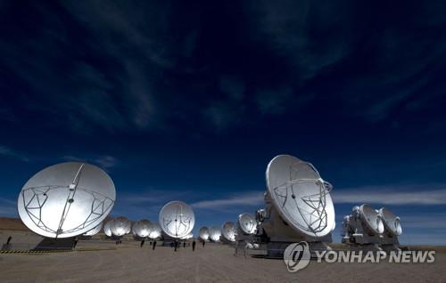 칠레 아타카마 사막의 전파망원경 배열 ALMA [AFP=연합뉴스]