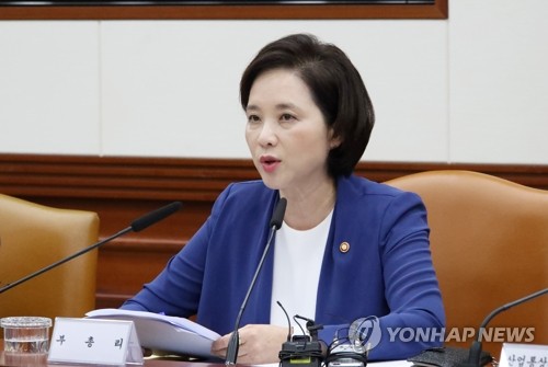 사회관계장관회의서 발언하는 유은혜 부총리 (서울=연합뉴스) 김승두 기자 = 유은혜 사회부총리 겸 교육부 장관이 9일 오전 정부서울청사에서 제11차 포용국가 실현을 위한 사회관계장관회의를 주재, 발언하고 있다.  kimsdoo@yna.co.kr