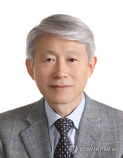 과학기술부 장관에 최기영 교수 내정 (서울=연합뉴스) 문재인 대통령이 9일 장관급 인사를 교체하는 개각을 단행했다. 과학기술정보통신부 장관에 내정된 최기영 서울대 전기·정보공학부 교수.  [청와대 제공, 재판매 및 DB금지] photo@yna.co.kr