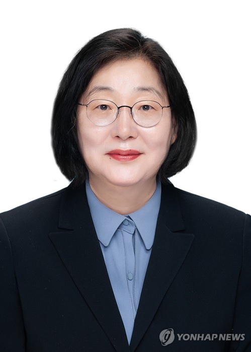 여가부 장관에 이정옥 교수 (서울=연합뉴스) 문재인 대통령이 9일 장관급 인사를 교체하는 개각을 단행했다. 여성가족부 장관에 내정된 이정옥 대구가톨릭대 사회학과 교수.  [청와대 제공, 재판매 및 DB금지] photo@yna.co.kr
