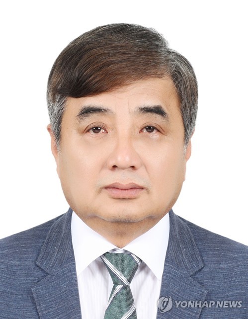 방통위원장에 한상혁 변호사 (서울=연합뉴스) 문재인 대통령이 9일 개각을 단행했다. 방송통신위원장에 내정된 한상혁 민주언론시민연합 공동대표.  [청와대 제공, 재판매 및 DB금지] photo@yna.co.kr
