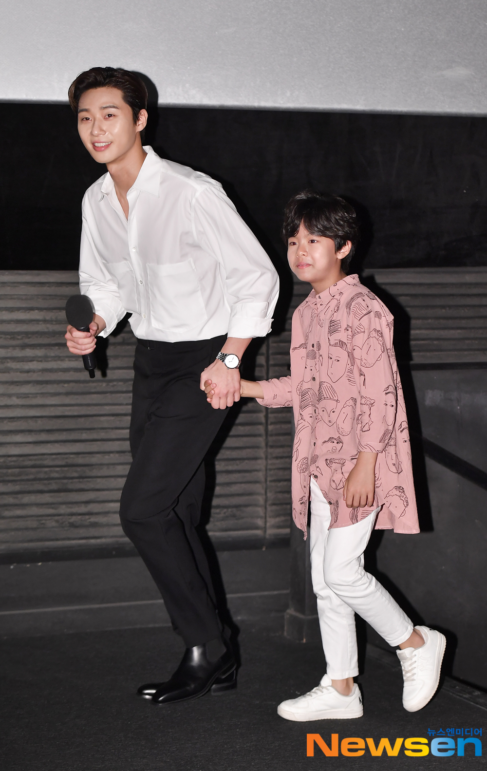 The movie Lion stage greeting was held at CGV Wangsimni in Seongdong-gu, Seoul on the afternoon of August 10Actor Park Seo-joon.Rain is entering the day.expressiveness