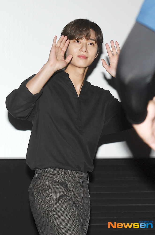 Actor Park Seo-joon is leaving the movie after attending the second stage greeting of the movie Lion held at Megabox Sangam, Mapo-gu, Seoul on the afternoon of August 11th.useful stock
