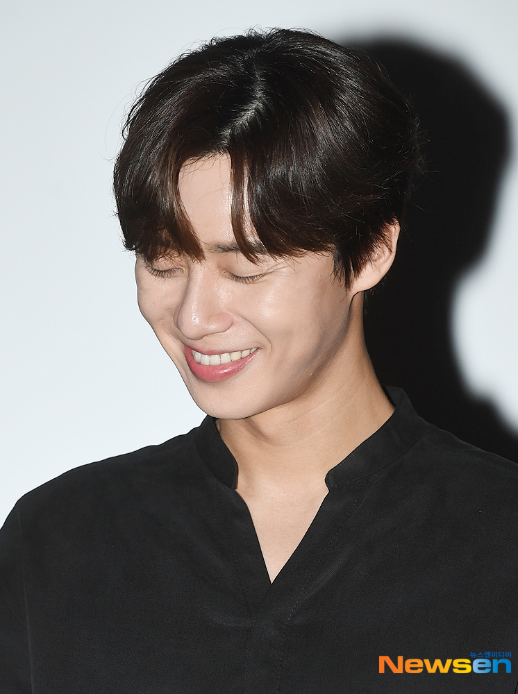 Actor Park Seo-joon is smiling at the stage greetings of the second opening of the movie Lion held at Megabox Sangam, Mapo-gu, Seoul on August 11th.useful stock