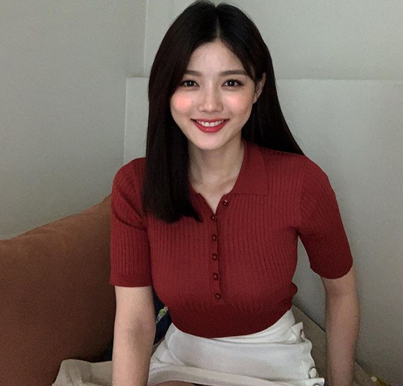 Kim Yoo-jung posted several self-portraits on his instagram on the 10th.The photo shows Kim Yoo-jung staring at the camera in a tight T-shirt, and he has a clear eye to the comical expression to a chic atmosphere.Especially, the mature beauty of the water focused attention.Meanwhile, Kim Yoo-jung will appear in the movie The 8th Night which will be released in 2020.