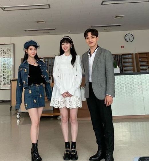Sulli has released a tvN Hotel Del Luna certification shot with Lee Ji-eun and Yeo Jin-goo.On the 11th, Sulli posted several photos on his instagram with the words Jang Man-wol, Luna, Hotel Deluna Mansei, Ji Eun and Ji Eun and It was not a ghost.In the photo, there was a picture of Hotel Del Luna. Sulli released a photo with Lee Ji-eun and Yeo Jin-goo, and a solo shot.Especially, when I took a picture of Lee Ji-eun directly, I showed a special affection by revealing a picture taken alone with Lee Ji-eun.On this day, Sulli appeared in a surprise appearance as a granddaughter of the king in Hotel Del Luna.