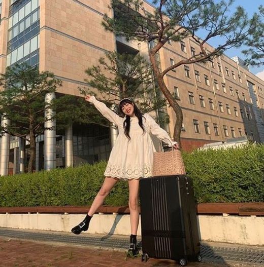 Sulli has released a tvN Hotel Del Luna certification shot with Lee Ji-eun and Yeo Jin-goo.On the 11th, Sulli posted several photos on his instagram with the words Jang Man-wol, Luna, Hotel Deluna Mansei, Ji Eun and Ji Eun and It was not a ghost.In the photo, there was a picture of Hotel Del Luna. Sulli released a photo with Lee Ji-eun and Yeo Jin-goo, and a solo shot.Especially, when I took a picture of Lee Ji-eun directly, I showed a special affection by revealing a picture taken alone with Lee Ji-eun.On this day, Sulli appeared in a surprise appearance as a granddaughter of the king in Hotel Del Luna.