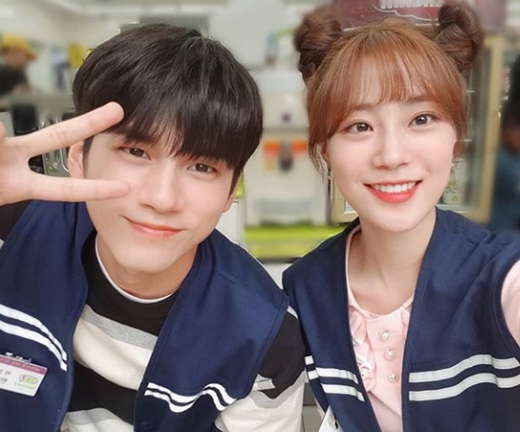 Singer and actor Heo Young has released a photo with Ong Seong-wu.Heo Young said to his instagram on the afternoon of the 12th, Park Young-bae! cheer you up! Lets walk the flower road!!# Eighteen moments # Flower beauty # Choi Jun-woo posted a picture with the article Park Young-bae is the best # Alba sister all # Flower Walk.The photo shows Heo Young and Ong Seong-wu.Heo Young is smiling cutely and Ong Seong-wu is smiling with a V-ja pose; the two chemis are also warmly eye-catching.Meanwhile, Heo Young and Ong Seong-wu are appearing on the full-length channel JTBC Drama Eighteen Moments.