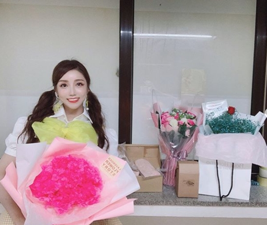 Trot singer Doory thanked the fans.Dury said on his instagram on the afternoon of the 12th, I finished well with the # Mistrot # Mokpo concert which had many twists and turns.I am sincerely grateful to all of you and I am happy today. I love you. I posted a picture with the article I love you, Princess Hatuhatu # Princess Doori # Myst Loduri # Princess # Dubley.Dury in the open photo is smiling at the camera with a bouquet of flowers in his arms, and Dury is captivating his attention because he creates a pure and lovely atmosphere.Meanwhile, Doory appeared on the full-length channel TV Chosun Mistrot.