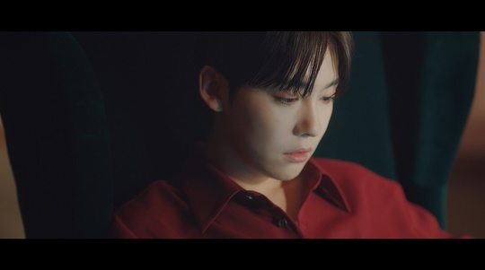 Some of WINNER Kim Jin-woos solo debut music video was released.YG Entertainment posted a music video teaser for Katoto (CALL ANYTIME), the title song of Kim Jin-woos first solo single album JINUs HEYDAY, on the official blog at 10 am on August 12.In the video, Kim Jin-woo, wearing a red shirt, sent a text message to someone in a space where night and day time flowed quickly.I was worried about sending a message. I was disappointed in the end, and the way I shook my head raised my curiosity about the contents of the music video.In this music video teaser video, a part of the repeated guitar sound Tototo was also released, raising fans expectations.The music video Tototo, directed by Kwon Yong-soo, will capture the colorful colors of Kim Jin-woo, who makes his solo debut by expressing the emotions in the lyrics with sensual images and various characters.Tototo is a song of a pop genre that emphasizes sweet guitar melody and rhythmic bass in witty lyrics expressing delicate love feelings.Song Min-ho participated in feature and lyric writing - composition and worked as a strong support group. CHOICE37, ZAYVO, and HAE contributed to writing and composing.Kim Jin-woo said, Please expect a lot of charm from Kim Jin-woo, who is seen in various ways. I also filmed the music video with fun. I would like to ask for your support from Kim Jin-woo.Kim Jin-woo will be transformed into a magazine editor at 5 pm on the 14th, an hour before the release of the sound source, and will broadcast V live broadcasts and tell stories of new songs and music videos.Park Su-in