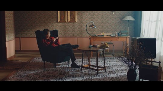 Some of WINNER Kim Jin-woos solo debut music video was released.YG Entertainment posted a music video teaser for Katoto (CALL ANYTIME), the title song of Kim Jin-woos first solo single album JINUs HEYDAY, on the official blog at 10 am on August 12.In the video, Kim Jin-woo, wearing a red shirt, sent a text message to someone in a space where night and day time flowed quickly.I was worried about sending a message. I was disappointed in the end, and the way I shook my head raised my curiosity about the contents of the music video.In this music video teaser video, a part of the repeated guitar sound Tototo was also released, raising fans expectations.The music video Tototo, directed by Kwon Yong-soo, will capture the colorful colors of Kim Jin-woo, who makes his solo debut by expressing the emotions in the lyrics with sensual images and various characters.Tototo is a song of a pop genre that emphasizes sweet guitar melody and rhythmic bass in witty lyrics expressing delicate love feelings.Song Min-ho participated in feature and lyric writing - composition and worked as a strong support group. CHOICE37, ZAYVO, and HAE contributed to writing and composing.Kim Jin-woo said, Please expect a lot of charm from Kim Jin-woo, who is seen in various ways. I also filmed the music video with fun. I would like to ask for your support from Kim Jin-woo.Kim Jin-woo will be transformed into a magazine editor at 5 pm on the 14th, an hour before the release of the sound source, and will broadcast V live broadcasts and tell stories of new songs and music videos.Park Su-in
