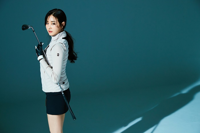 Actor Kim Sa-rang showed off his health by wearing golf wear.The Nordic sensibility golf wear wide angle released a 2019 FW season pictorial with the official model Kim Sa-rang today (13th).This picture was conducted by Kim Sa-rang, who has been in charge of the exclusive model for five years.Kim Sa-rang emphasized the new wide angle FW with a professional pose and professional appearance like a golfer.Kim Sa-rang has perfected the various colors and designs released in line with the golf round atmosphere.When wearing a high-performance line optimized for enhancing field concentration, he posed with pride and confidence, and when he wore an orange line that matched casual knit and curot, he gave off a cute and lovely atmosphere.