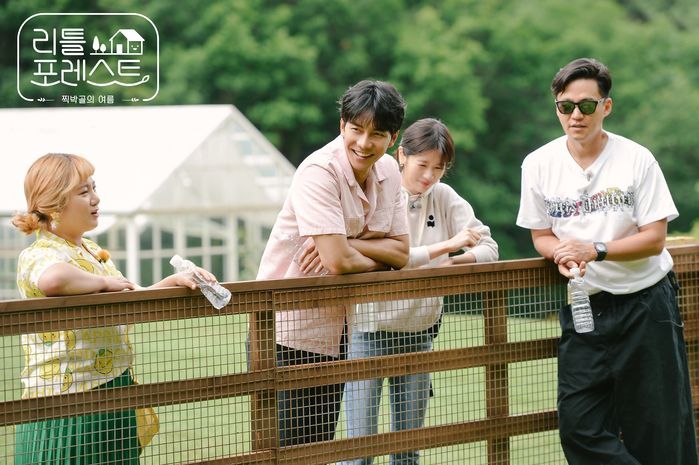 The SBS Wolhwa entertainment Little Forest, which was first broadcast on the 12th, took a snow stamp as a healing entertainment that can be seen regardless of generation, not an obvious childcare entertainment.As you can feel in the title of the program, Little Forest is a forest care house project for children by children of children. It is a pollution-free clean entertainment that provides care services in blue nature to children these days.Child-rearing entertainment is essential for each channel, although it may feel tired of pouring child-rearing entertainment, Little Forest was different because there was no child-rearing entertainment without parents, as Park Na-rae said.In addition, the phytoncide, which is a mainstay of entertainers, is also different from the existing entertainment that is delivered to the room by Mother Nature.Also, if Superman Returns bought a lot of subtitles with unreasonable subtitles, Little Forest lowered the eye level as much as possible.As Lee Seo-jin said, the entertainer reflected the intention of planning to show children playing, not the main character.Lee Seung-gi-gi Gi and Jung So Min have acquired a child psychological counselor certificate to understand the psychology of the child for the program.Lee Seo-jin, Lee Seung-gi-gi-gi, Park Na-rae and Jung So-min, who arrived in Inje, Gangwon-do, were impressed by the refreshing and wonderful scenery.I was surprised by the beautiful scenery, but I started to prepare for the children for a while, and Lee Seung-gi-gi Gi made a Forest for the children himself.Until the children came, Lee Seo-jin and Park Na-raes chemistry were also outstanding. The scene of making food for children was laughing.Lee Seo-jin, who said he did not like children at the production presentation, added the charm of reversal.I had a friendly look to the child who wanted to eat tangerine, and this scene was the highest audience rating of 9.9% per minute, which was the best one minute.The average audience rating (based on the Nielsen Korea metropolitan area) was 5.3% in the first part and 7.5% in the second part, beating all the dramas broadcast in the same time zone.The audience rating of 2049, which is the target of the advertising floor, was 3.5%, ranking first in the same time zone as well as the first in the drama and entertainment programs broadcast on the day.
