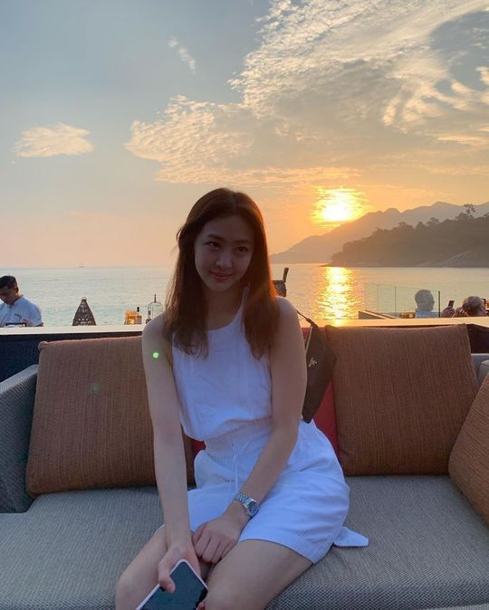 Singer and Actor Dasom has released a daily life like a picture.Dasom posted a picture on the SNS on the afternoon of August 13 with the article Selamat tangah hari.In the photo, Dasom is smiling brightly where the sea is overlooking. The more beautiful recent situation is admiring the fans.Dasom, who made his debut as a group SeSTa in 2010, is concentrating on acting after the group disbandment. He appeared on TVN Psychometry He, which ended in April.hwang hye-jin