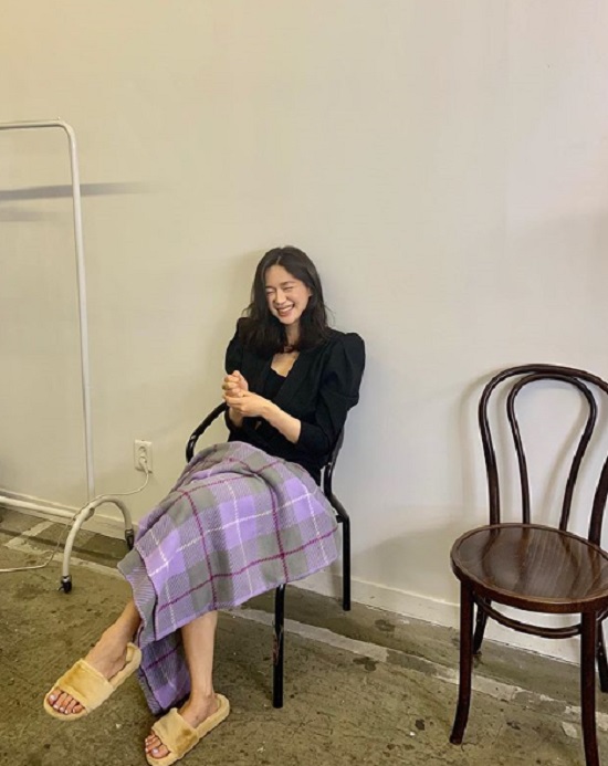Actor Lee Elijah has reported on the latest.Lee Elijah posted a photo on her Instagram account on Wednesday.Lee Elijah in the public photo is sitting on a chair and smiling.Lee Elijah is eye-catching because he is covering up a blanket and emitting an entertainer force even in a comfortable look with slippers.Meanwhile, Lee Elijah appeared in the JTBC drama Advisor, which last month ended.Photo: Lee Elijah Instagram