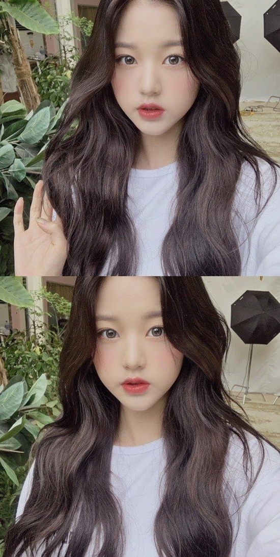 Jang Won-young, a member of the group IZ*ONE, released a selfie. On the 13th, Jang Won-young posted several photos on his Instagram account with an article entitled Good weather.In the open photo, Jang Won-young is taking a self-portrait with a cute face. In particular, Jang Won-young boasts a doll-like visual with mature beauty.Aizuwon, to which Jang Won-young belongs, acted as Violetta in April. / Photo: Izuwon Official Instagram