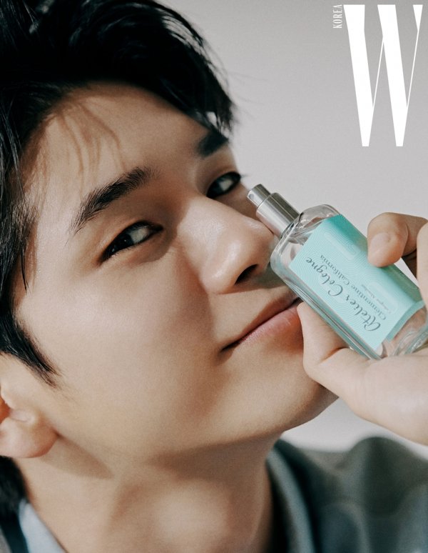 Ong Seong-wu took a picture of the September issue with <W. Korea>.In an interview with W. Korea, Ong-woo said, I first showed my acting to the world and thankfully took my first lead in my first work.I wonder, I feel excited, I feel that burden. And all this is combined.I was really nervous when I first saw my acting on TV. He said his first drama and his first acting.His most enjoyable moment these days is chatting about acting with actors his age in the 18 Moments.Photos offered: W Korea