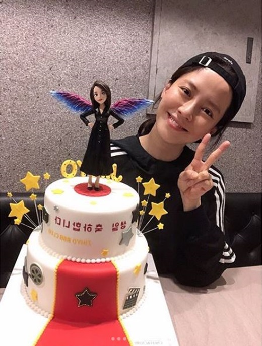 Actor Song Ji-hyo expressed his gratitude to the fans who celebrated his birthday.Song Ji-hyo posted several photos on his instagram on the 15th with the phrase Thank you for celebrating my birthday!In the photo, she poses with gifts for her birthday. Song Ji-hyo is on August 15th.Song Ji-hyo is appearing on SBSs Running Man.